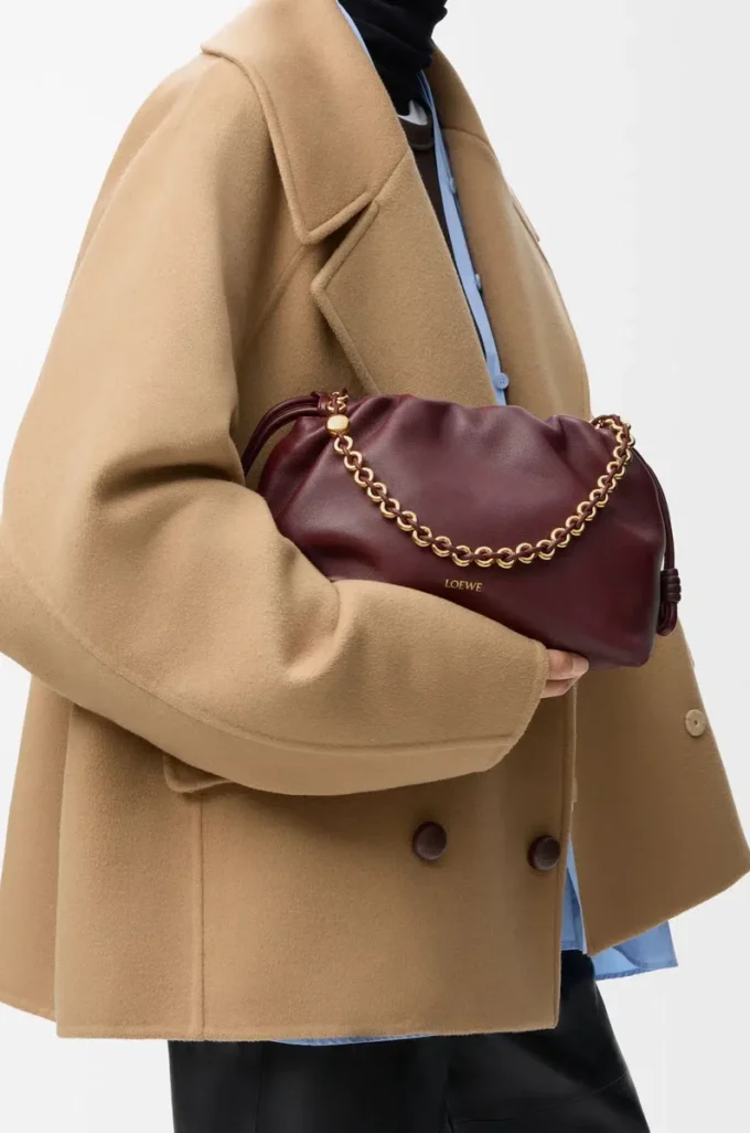 Sac à main Flamenco moyen en cuir d’agneau nappa souple Dark Burgundy Sac à main Flamenco moyen en cuir d’agneau nappa souple Dark Burgundy
