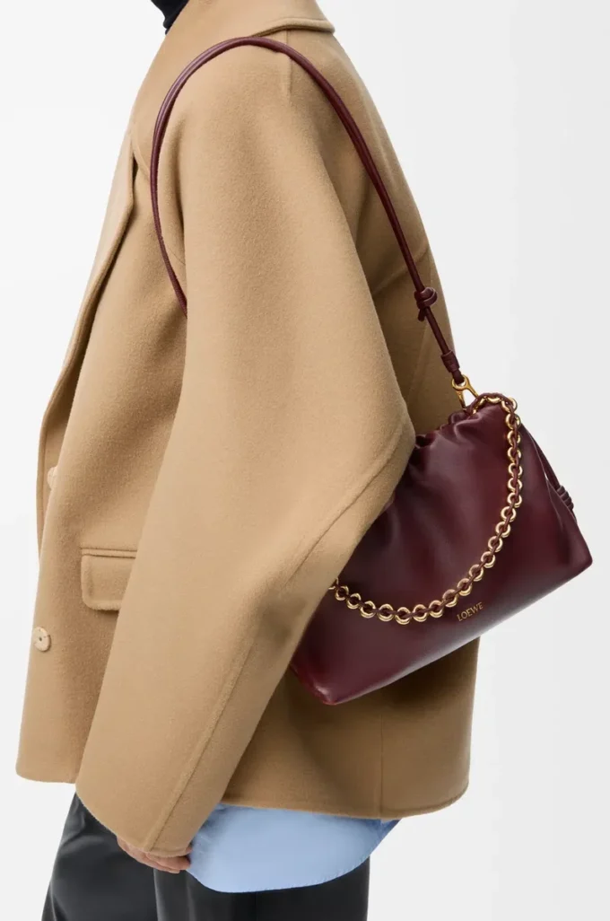 Sac à main Flamenco moyen en cuir d’agneau nappa souple Dark Burgundy Sac à main Flamenco moyen en cuir d’agneau nappa souple Dark Burgundy