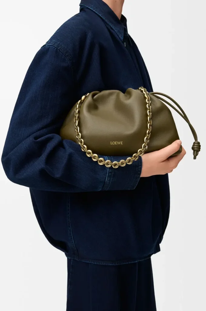 Sac à main Flamenco moyen en cuir d’agneau nappa souple Kaki foncé Sac à main Flamenco moyen en cuir d’agneau nappa souple Kaki foncé