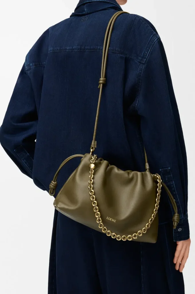 Sac à main Flamenco moyen en cuir d’agneau nappa souple Kaki foncé Sac à main Flamenco moyen en cuir d’agneau nappa souple Kaki foncé