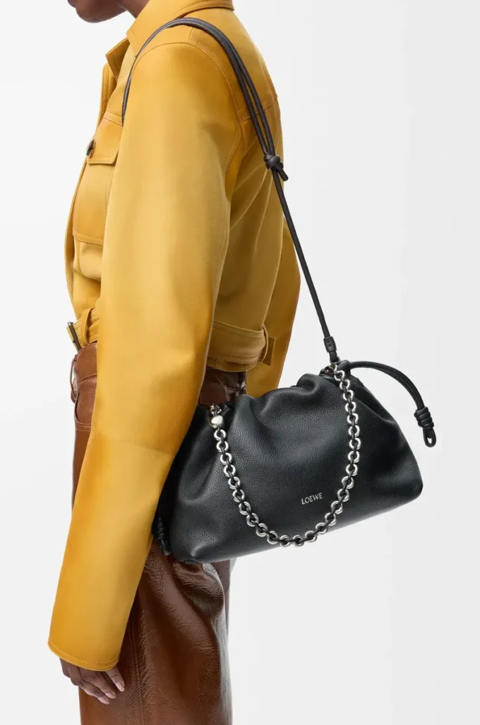 Sac à main Flamenco moyen en cuir de veau grainé fin Noir