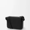 Sac messager Pebble moyen en cuir de veau lisse Noir