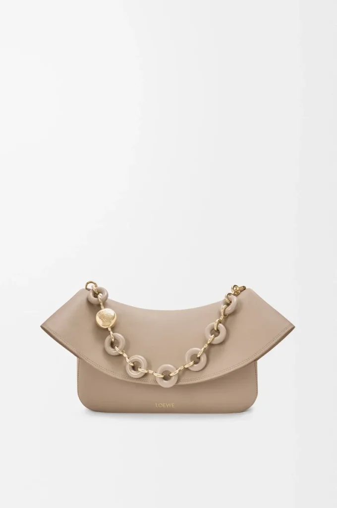 Sac Ola moyen en cuir de veau lisse Sand