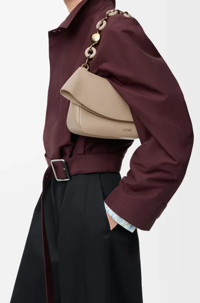 Sac Ola moyen en cuir de veau lisse Sand