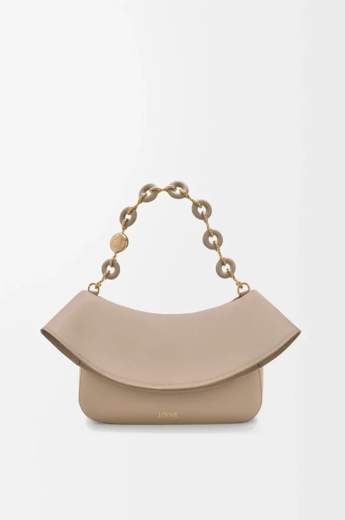 Sac Ola moyen en cuir de veau lisse Sand