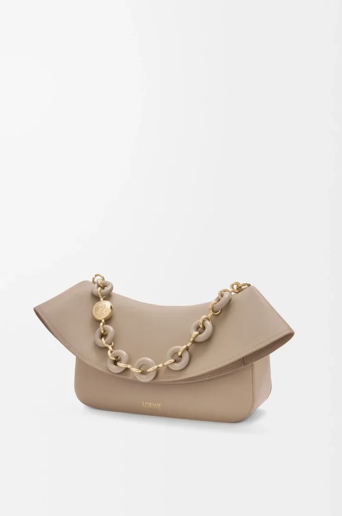 Sac Ola moyen en cuir de veau lisse Sand