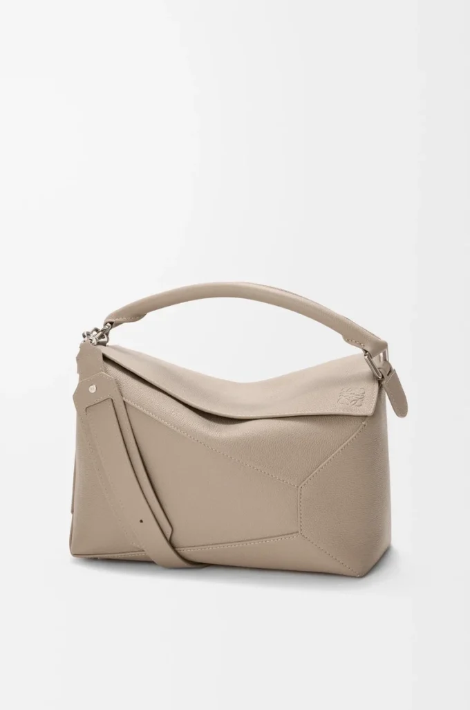 Sac Puzzle Edge moyen en cuir de veau grainé souple, couleur argile
