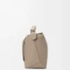 Sac Puzzle Edge moyen en cuir de veau grainé souple, couleur argile