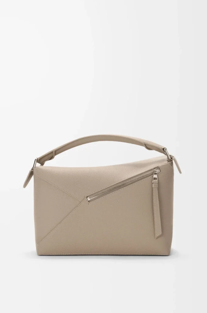 Sac Puzzle Edge moyen en cuir de veau grainé souple, couleur argile