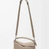 Sac Puzzle Edge moyen en cuir de veau grainé souple, couleur argile