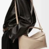 Sac Puzzle Edge moyen en cuir de veau grainé souple couleur sable