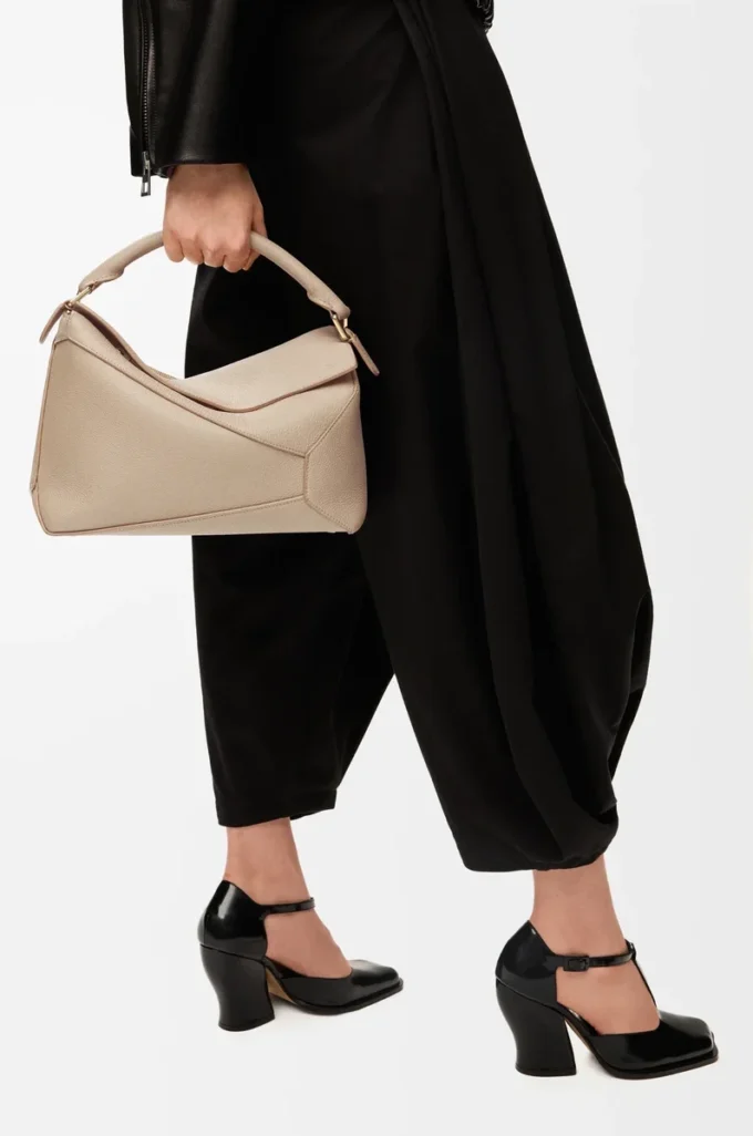 Sac Puzzle Edge moyen en cuir de veau grainé souple couleur sable