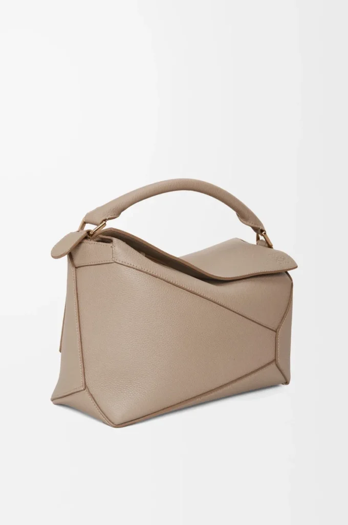 Sac Puzzle Edge moyen en cuir de veau grainé souple couleur sable