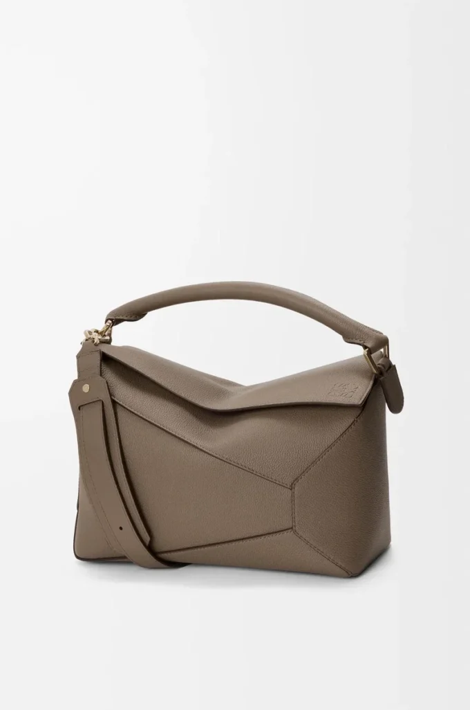 Sac Puzzle Edge moyen en cuir de veau grainé souple Taupe