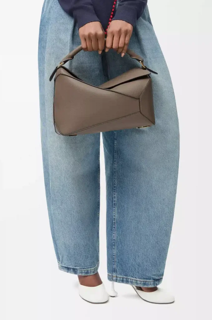 Sac Puzzle Edge moyen en cuir de veau grainé souple Taupe