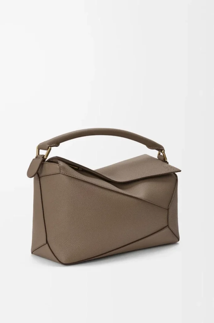 Sac Puzzle Edge moyen en cuir de veau grainé souple Taupe