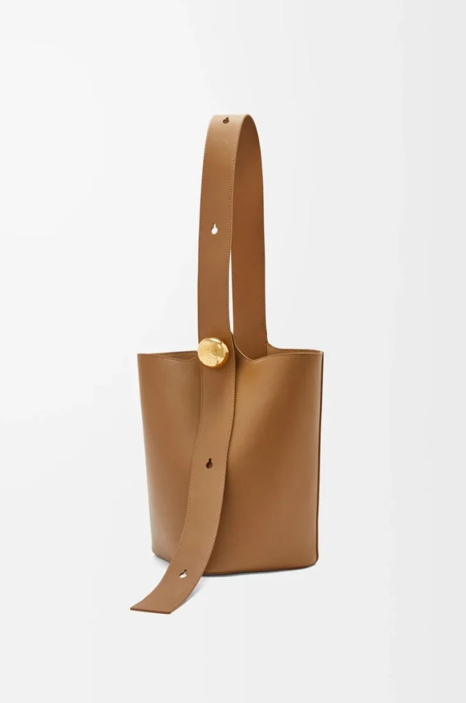Sac seau Pebble moyen en cuir de veau lisse Oak