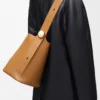 Sac seau Pebble moyen en cuir de veau lisse Oak