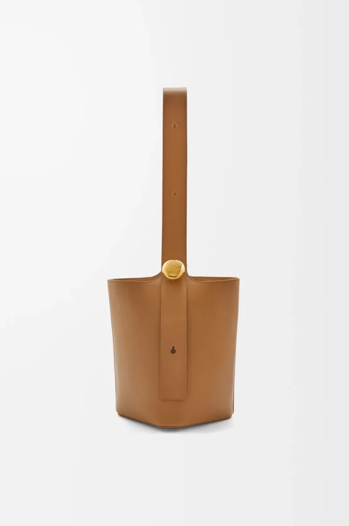 Sac seau Pebble moyen en cuir de veau lisse Oak