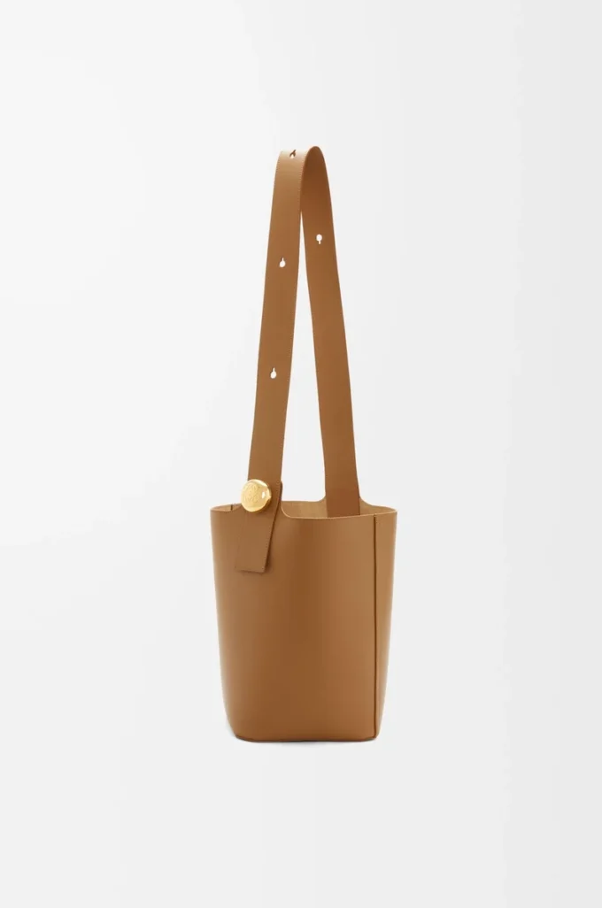 Sac seau Pebble moyen en cuir de veau lisse Oak