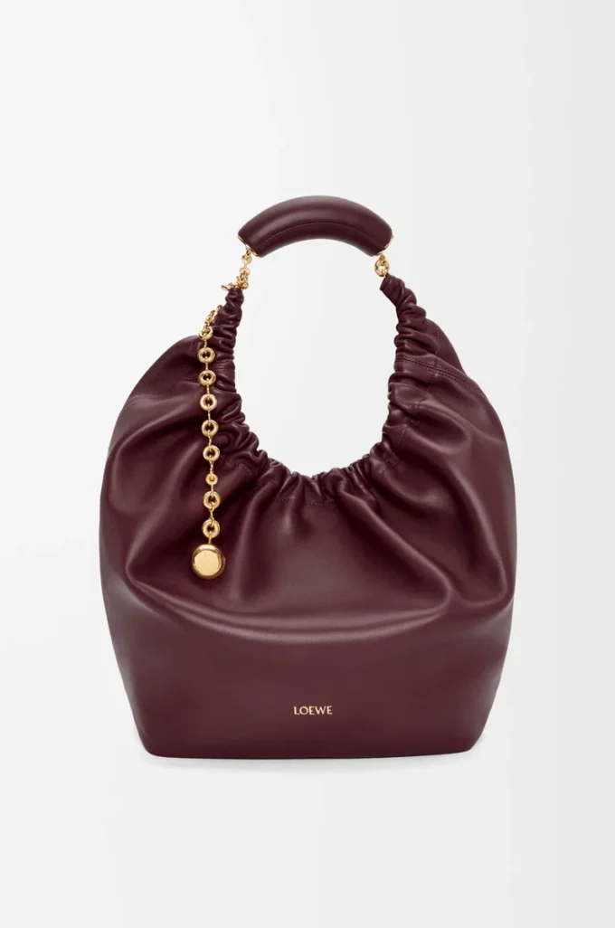 Sac Squeeze moyen en cuir d&rsquo;agneau nappa souple Dark Burgundy