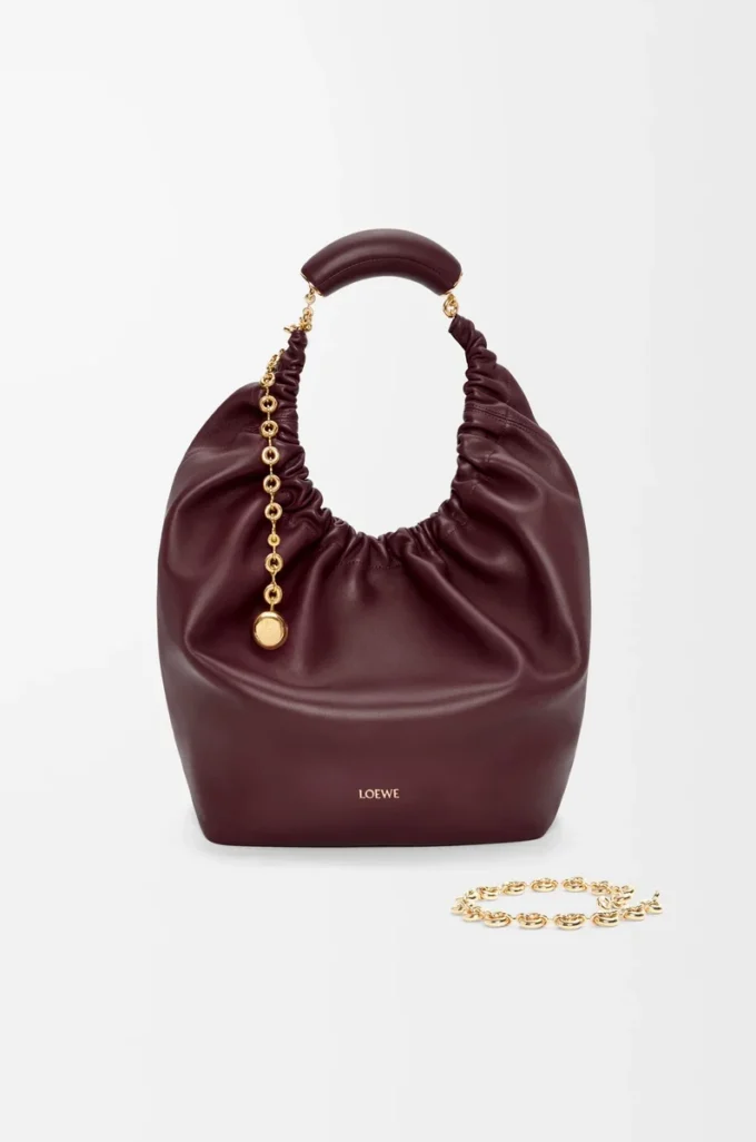 Sac Squeeze moyen en cuir d&rsquo;agneau nappa souple Dark Burgundy