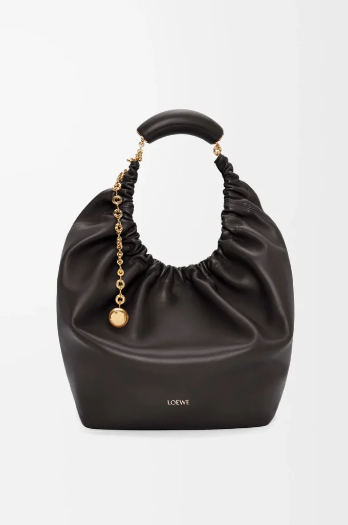 Sac Squeeze moyen en cuir d’agneau nappa souple noir Sac Squeeze moyen en cuir d’agneau nappa souple noir