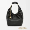 Sac Squeeze moyen en cuir d’agneau nappa souple noir Sac Squeeze moyen en cuir d’agneau nappa souple noir