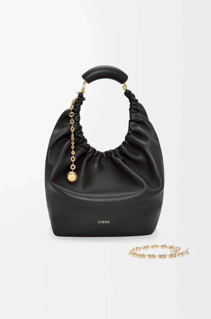 Sac Squeeze moyen en cuir d’agneau nappa souple noir Sac Squeeze moyen en cuir d’agneau nappa souple noir