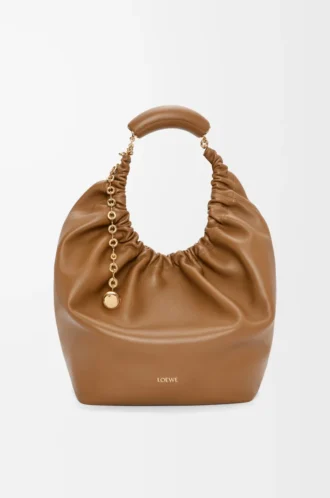 Sac Squeeze moyen en cuir d’agneau nappa souple Oak Sac Squeeze moyen en cuir d’agneau nappa souple Oak