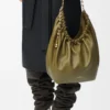 Sac Squeeze moyen en cuir d&rsquo;agneau nappa souple Olive