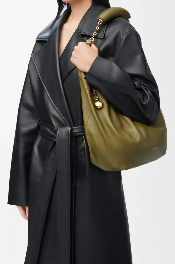 Sac Squeeze moyen en cuir d&rsquo;agneau nappa souple Olive