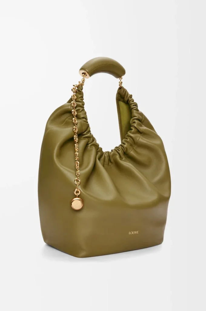 Sac Squeeze moyen en cuir d&rsquo;agneau nappa souple Olive