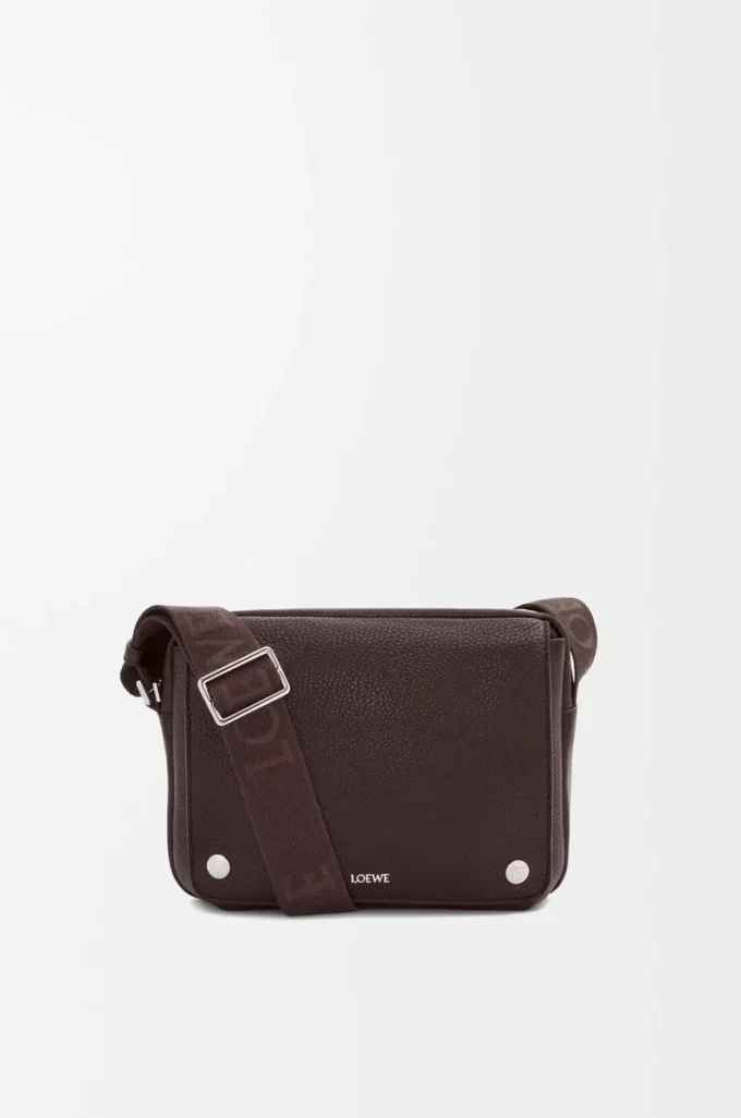 Sacoche Pebble moyenne en cuir de veau grainé souple, couleur oxblood