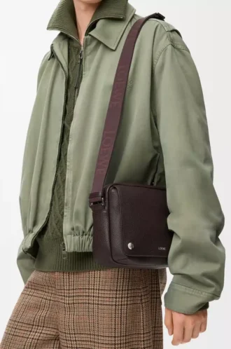 Sacoche Pebble moyenne en cuir de veau grainé souple, couleur oxblood