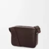 Sacoche Pebble moyenne en cuir de veau grainé souple, couleur oxblood