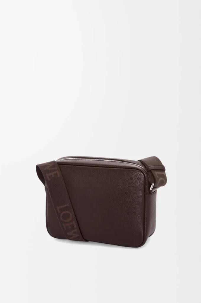Sacoche Pebble moyenne en cuir de veau grainé souple, couleur oxblood