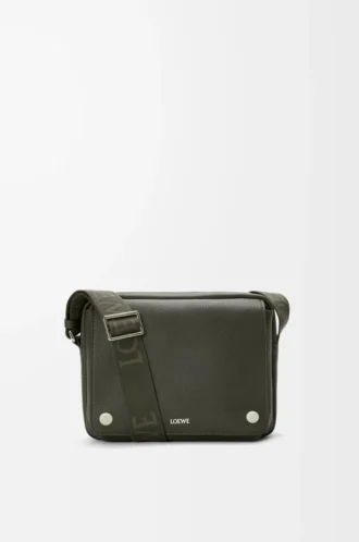 Sacoche Pebble moyenne en cuir de veau grainé souple Kaki foncé