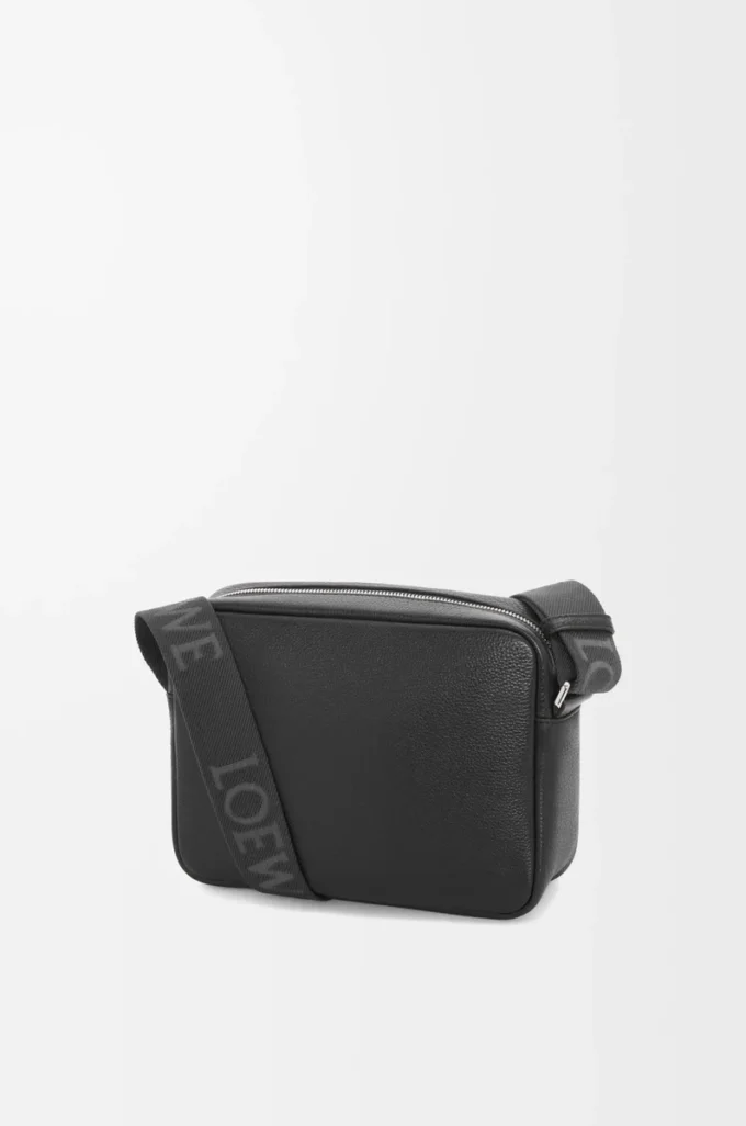 Sacoche Pebble moyenne en cuir de veau grainé souple noir