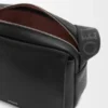 Sacoche Pebble moyenne en cuir de veau grainé souple noir