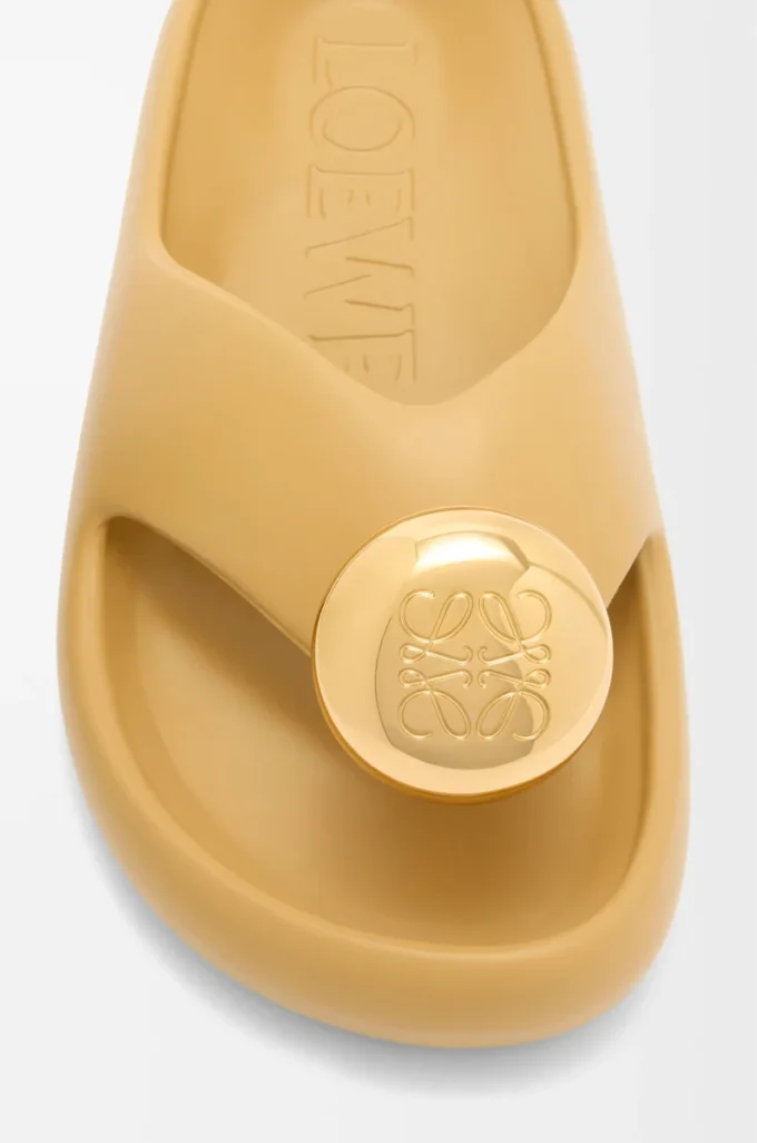 Sandale Foam Pebble Medium Concealer/Gold