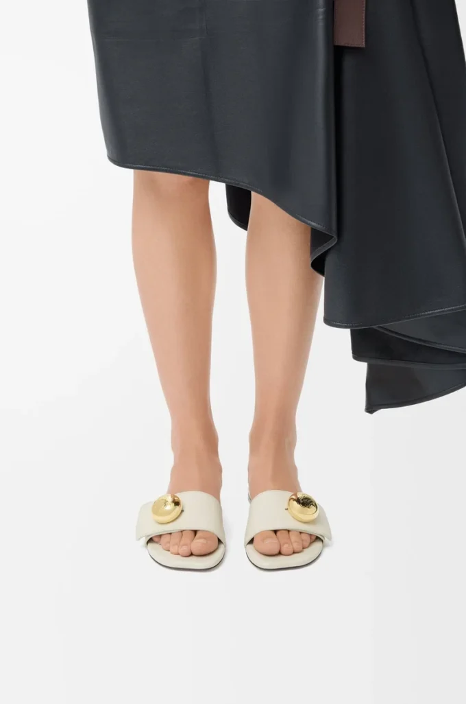 Sandales Pebble en cuir de veau souple couleur Sea Salt