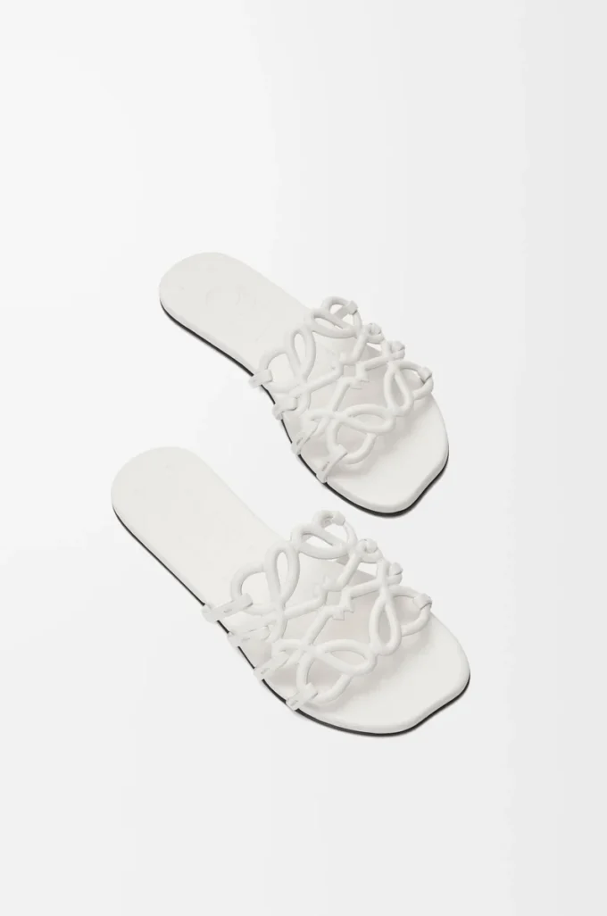 Sandales Petal Anagram en cuir de veau souple Anthurium White