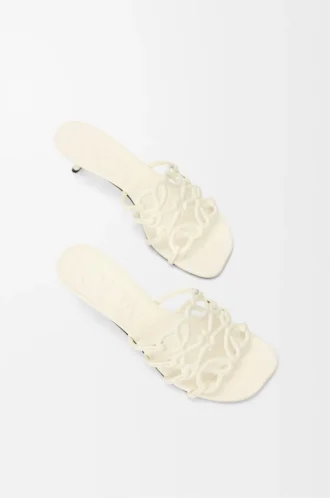 Sandales Petal Anagram en cuir de veau souple Anthurium White