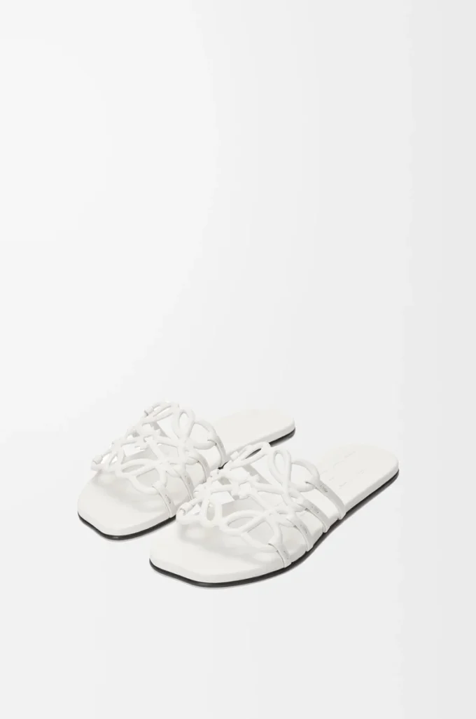 Sandales Petal Anagram en cuir de veau souple Anthurium White