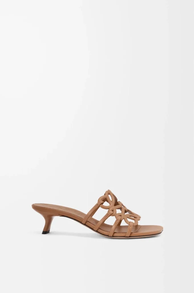 Sandales Petal Anagram en cuir de veau souple Camel