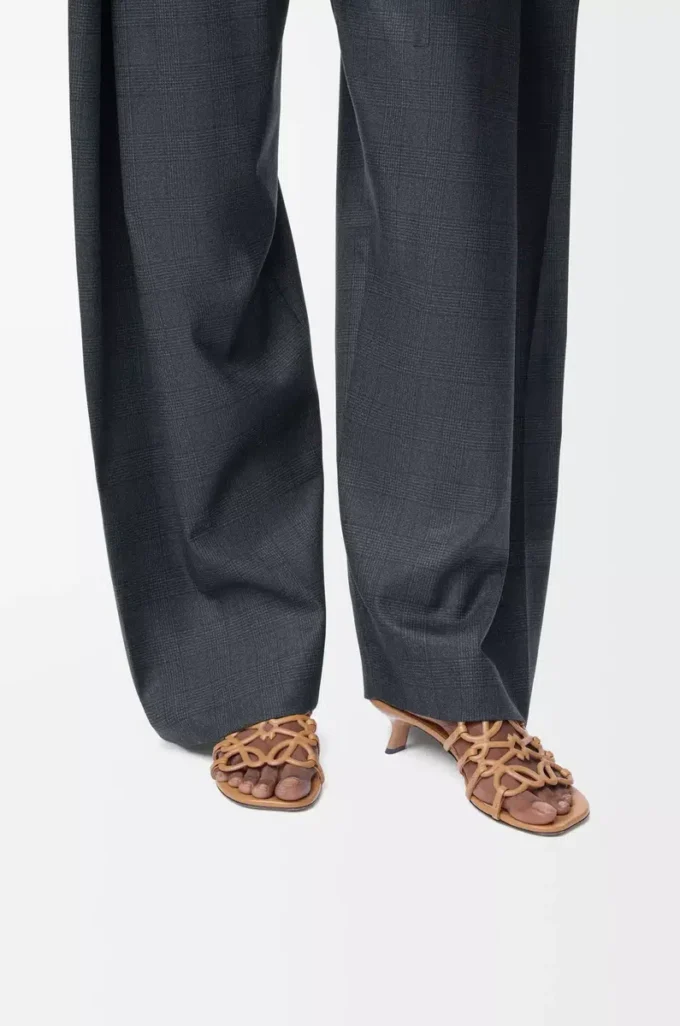 Sandales Petal Anagram en cuir de veau souple Camel