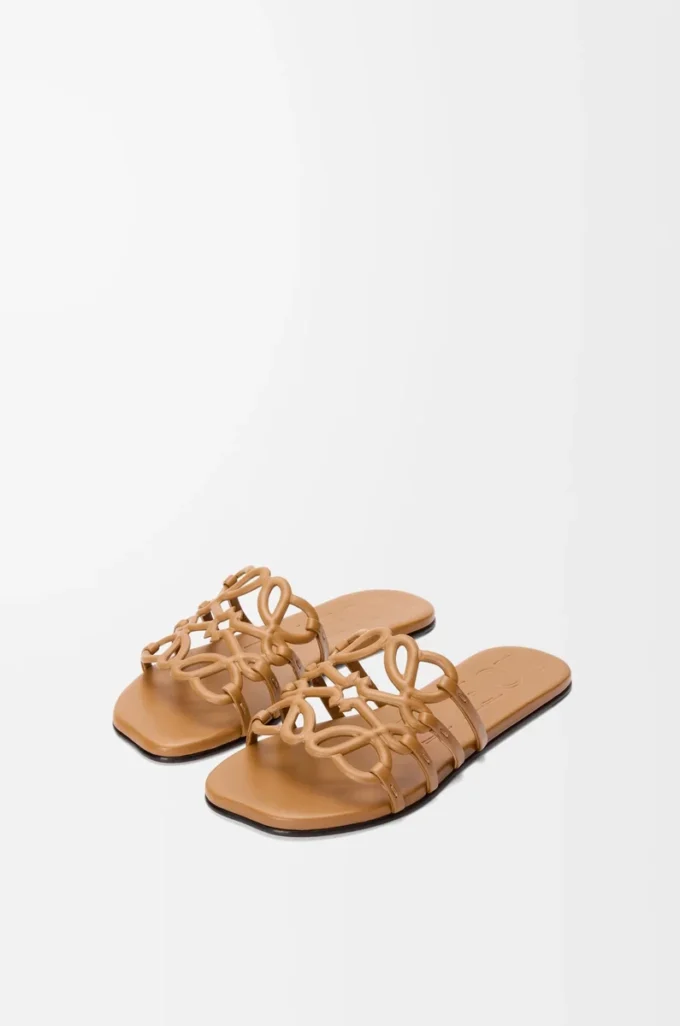 Sandales Petal Anagram en cuir de veau souple Camel