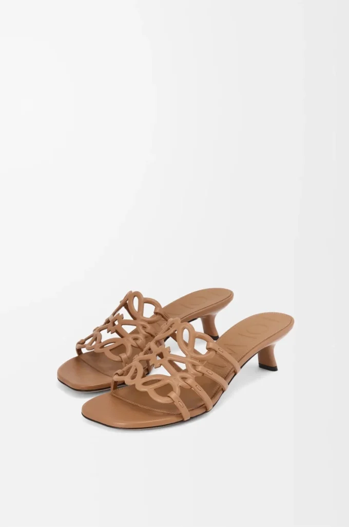 Sandales Petal Anagram en cuir de veau souple Camel