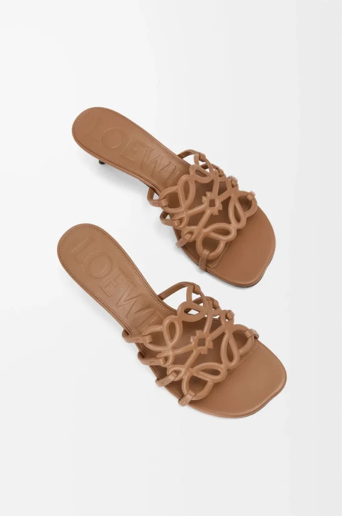 Sandales Petal Anagram en cuir de veau souple Camel